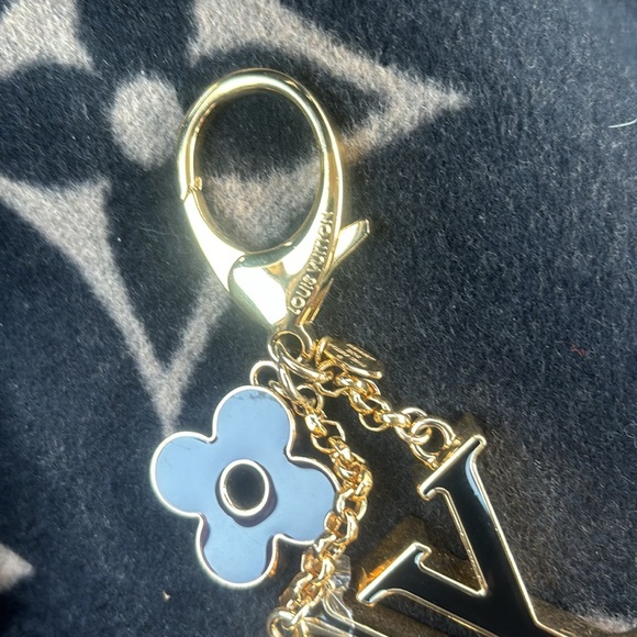 4️⃣5️⃣0️⃣Brand new authentic Louis Vuitton keychain/chain - Picture 2 of 3